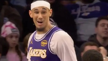 星空体育官网-湖人明日伤情：海斯大概率出战，詹姆斯与克勒贝尔出战成疑|公牛|背部|勒布朗·詹姆斯|贾克森-海斯|马克西·克勒贝尔_新浪体育_新浪新闻