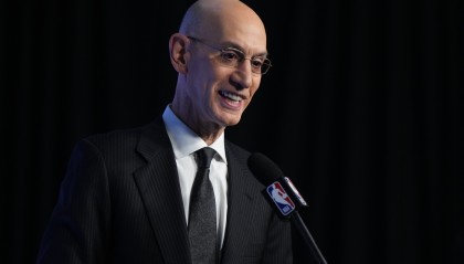 萧华表示NBA老板们将等待联盟调查结果再决定对快船立场